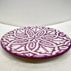 assiette en céramique de Fès mauve, fait main par des artisans marocains.