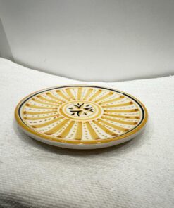 assiette en céramique marocaine, fait main par des artisans marocains.