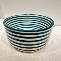 bol en céramique rayé bleu et blanc, fait main.
