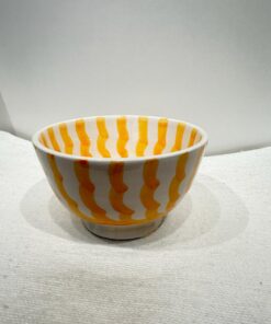 Céramique jaune et blanc de Fès, faite main, décorée avec des motifs traditionnels marocains.