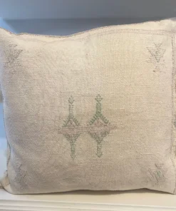Coussin Sabra rose clair artisanal marocain avec motifs traditionnels