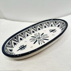 plat ovale en céramique de Fès, fait main par des artisans marocains.