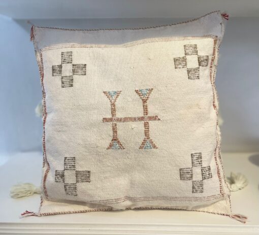 Coussin Sabra blanc artisanal marocain avec motifs traditionnels