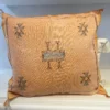Coussin Sabra orange fait main au Maroc en soie de cactus naturelle