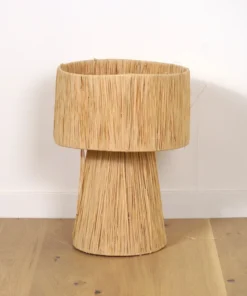 Lampe artisanale en raphia, conçue à la main, ajoutant une touche bohème et élégante à votre intérieur.