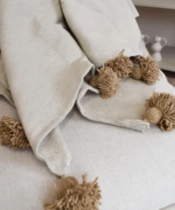 plaid artisanal avec pompons faits main