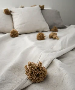 plaid tissé main avec pompons décoratifs