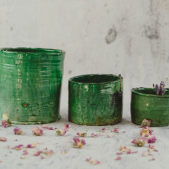 Pot traditionnel en Tamegroute, céramique verte artisanale du Maroc.