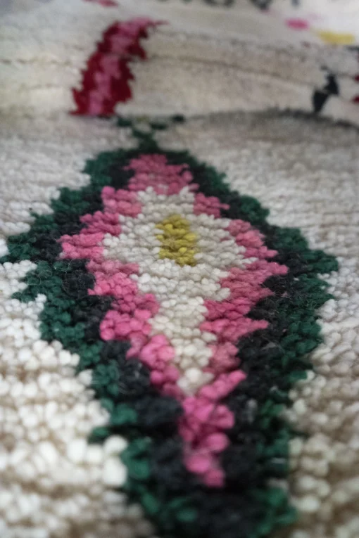 Tapis Béni Ouarain blanc à motifs