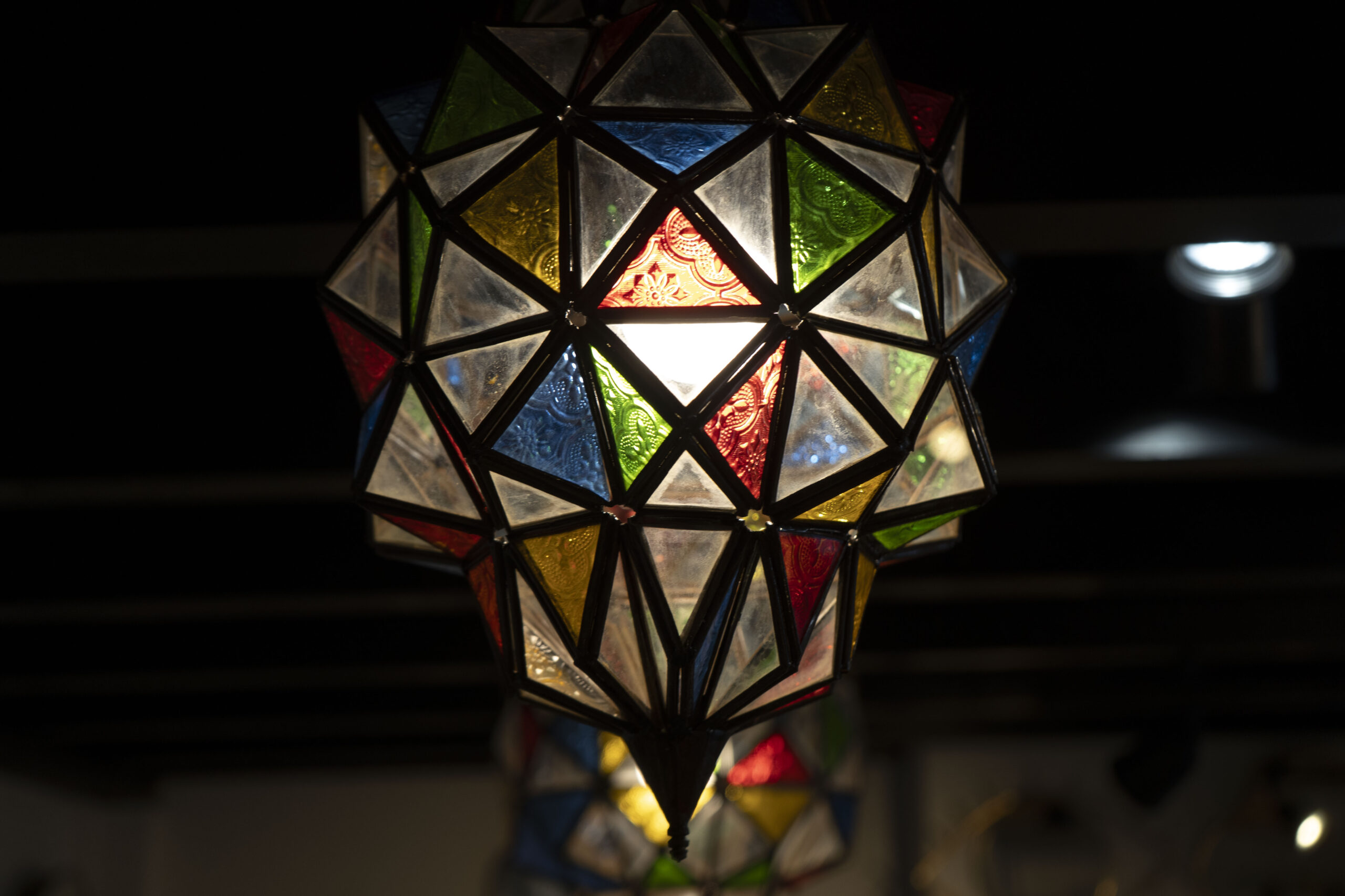 Vase en céramique transformé en lampe