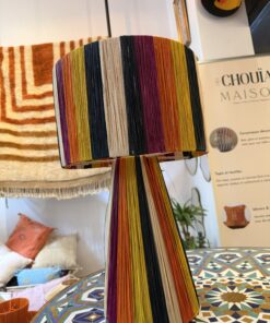 Lampe de table en raphia multicolore rayée