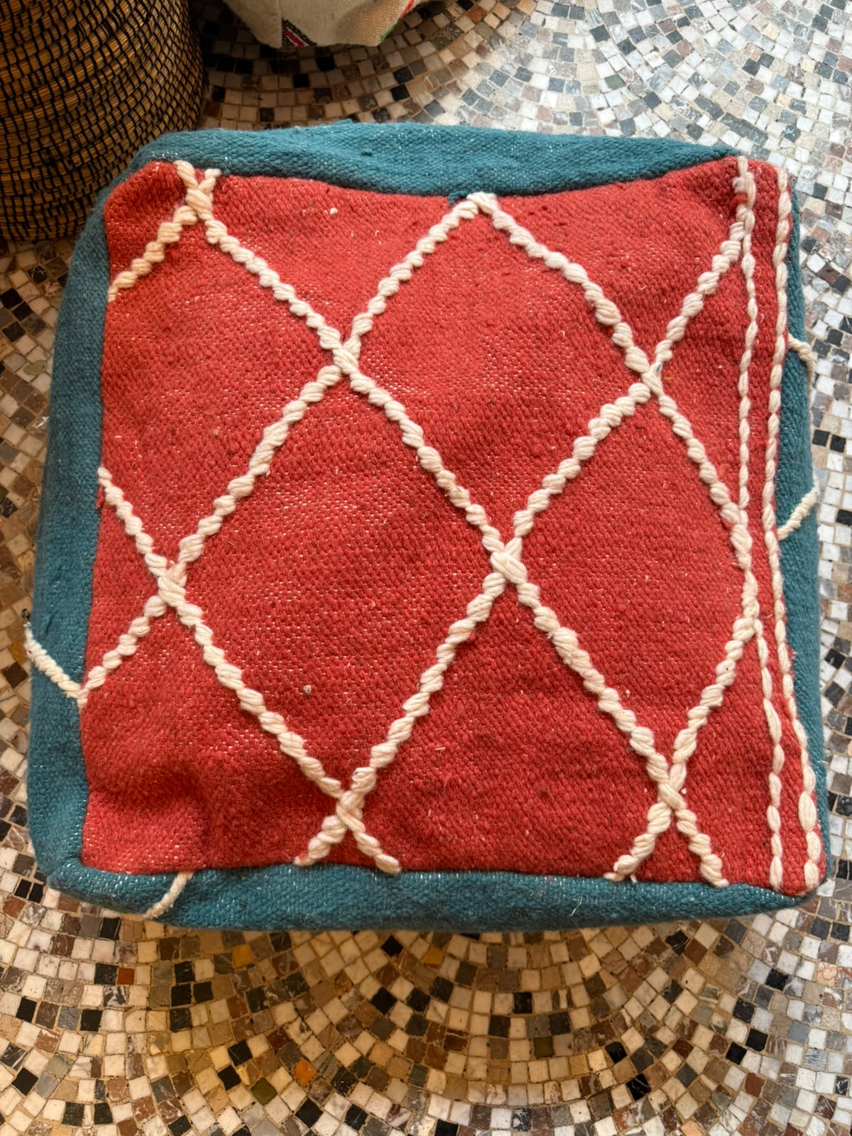 Poufs marocains vus de haut disponibles en boutique