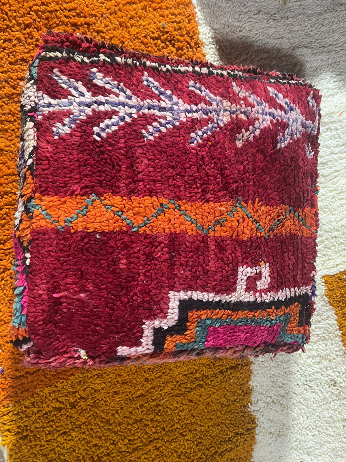Poufs marocains du nouveau stock au showroom